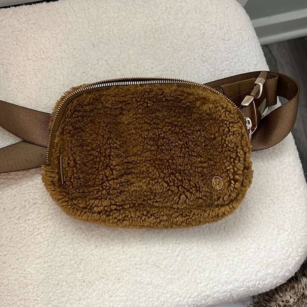 lululemon cross body